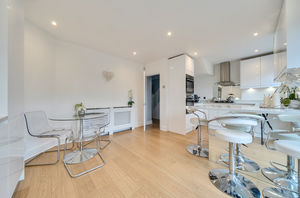 Kitchen diner angle 3- click for photo gallery